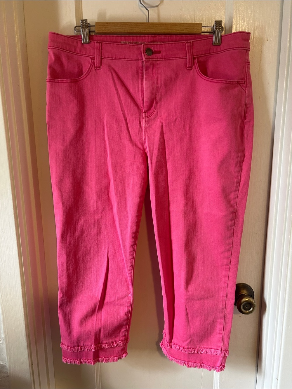 Chico’s Bright Pink Capri Jeans